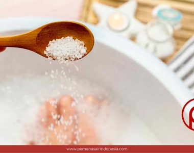 manfaat mandi air hangat dicampur garam