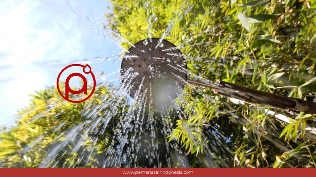 mandi air hangat saat cuaca panas